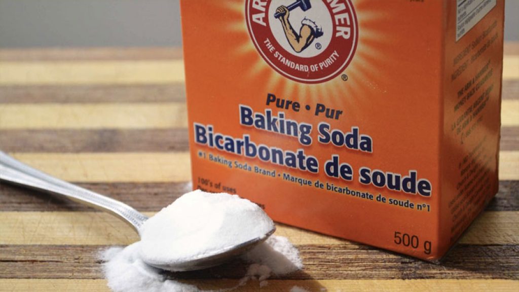 Cách chữa mồ hôi tay bằng Baking soda: