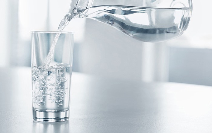 Uống nhiều nước là cách trị sỏi thận đơn giản nhất