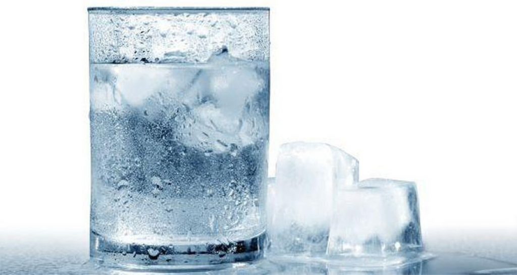 Uống nước lạnh có giảm cân được không?